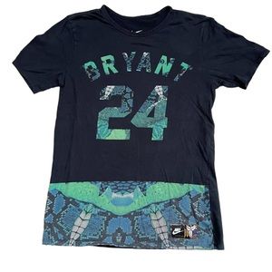 2015 Nike Kobe Bryant Black Mamba Tee Rare Mamba Logo Patch Lakers